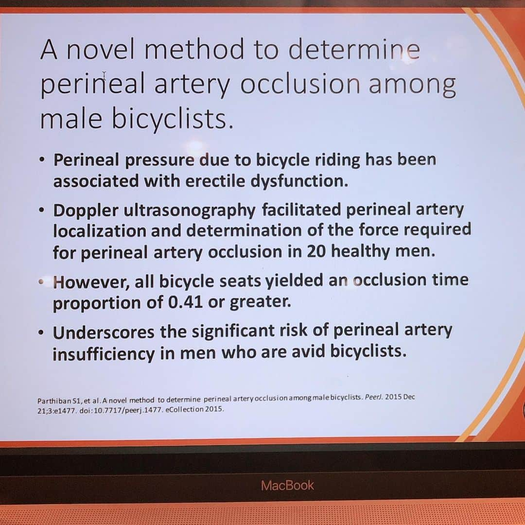 黒田愛美さんのインスタグラム写真 - (黒田愛美Instagram)「バイクや自転車による会陰動脈の圧迫とEDとの関係性が明らかになっている。 やっぱり長時間の運動（マラソンやアイアンマン）は酸化の問題もあるし、健康面から考えるとあまりやるべきでないなぁ〜 まぁ健康面以外でのプラスはあるだろうからそことのせめぎ合いかなと…😬 #lens #portland  #トライアスリートとバイカーのみなさんは一応頭の片隅に #トライアスリート女医 #アスリート女医 #美容アンチエイジング専門医  #黒田愛美」10月7日 15時26分 - kurodaaimi