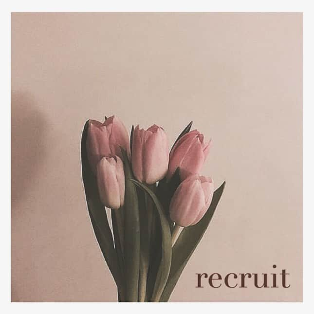 フレジエさんのインスタグラム写真 - (フレジエInstagram)「【recruit】﻿ ﻿ あなたの“変わりたい”を叶えたい。﻿ ﻿ フレジエでは働くスタッフが笑顔でいられることを何より大事にしています。﻿ 笑顔のきっかけは、人間関係の良さだったり、給与を含めた待遇面のことだったり、人それぞれ。﻿ 私たちは“あなたらしく”働ける環境を、あなたとしっかり向き合って作り上げます。﻿ ﻿ ﻿ 【募集職種】アイリスト、ネイリスト﻿ 【雇用形態】正社員﻿ 【勤務日数】月22日勤務のシフト制﻿ 【仕事内容】サロン内業務全般。予約管理～カウンセリング～施術まで担当していただきます。﻿ ﻿ ✔️人が好きな方﻿ ✔️『かわいい』や『美しい』への興味がある方﻿ ✔️素直さとコミュニケーションに自信がある方﻿ ✔️しっかり技術を身に付けて真面目に働きたい方﻿ そんな方々を募集しております。﻿ ﻿ 仕事はバリバリ、休みは趣味に没頭！というスタッフが多いです。﻿ スタッフみんなでご飯に行ったり、遠足をしたり、毎年社員旅行にも行っています✈️﻿ 女性だけですが、団結力は男性に負けないくらい強いのが自慢です☺︎﻿ ﻿ 一緒に楽しく働きませんか♩﻿ ﻿ ﻿ 詳しくはHP採用情報をご覧ください。﻿ ﻿ ﻿ #ちーむフレジエ  #フレジエスタッフ募集 #スタッフ募集 #スタッフ募集中 #リクルート #recruit #新生活 #アイリスト #ネイリスト #アイリスト募集 #ネイリスト募集 #アイブロウリスト #美容師免許 #マツエク #まつげ #まつげエクステ #まつげエクステ求人 #ネイル #ネイルサロン求人 #ジェルネイル #ネイルアート #アイブロウ #眉スタイリング #眉毛 #東京 #渋谷 #銀座 #池袋 #立川」10月7日 15時31分 - __belle.journee__