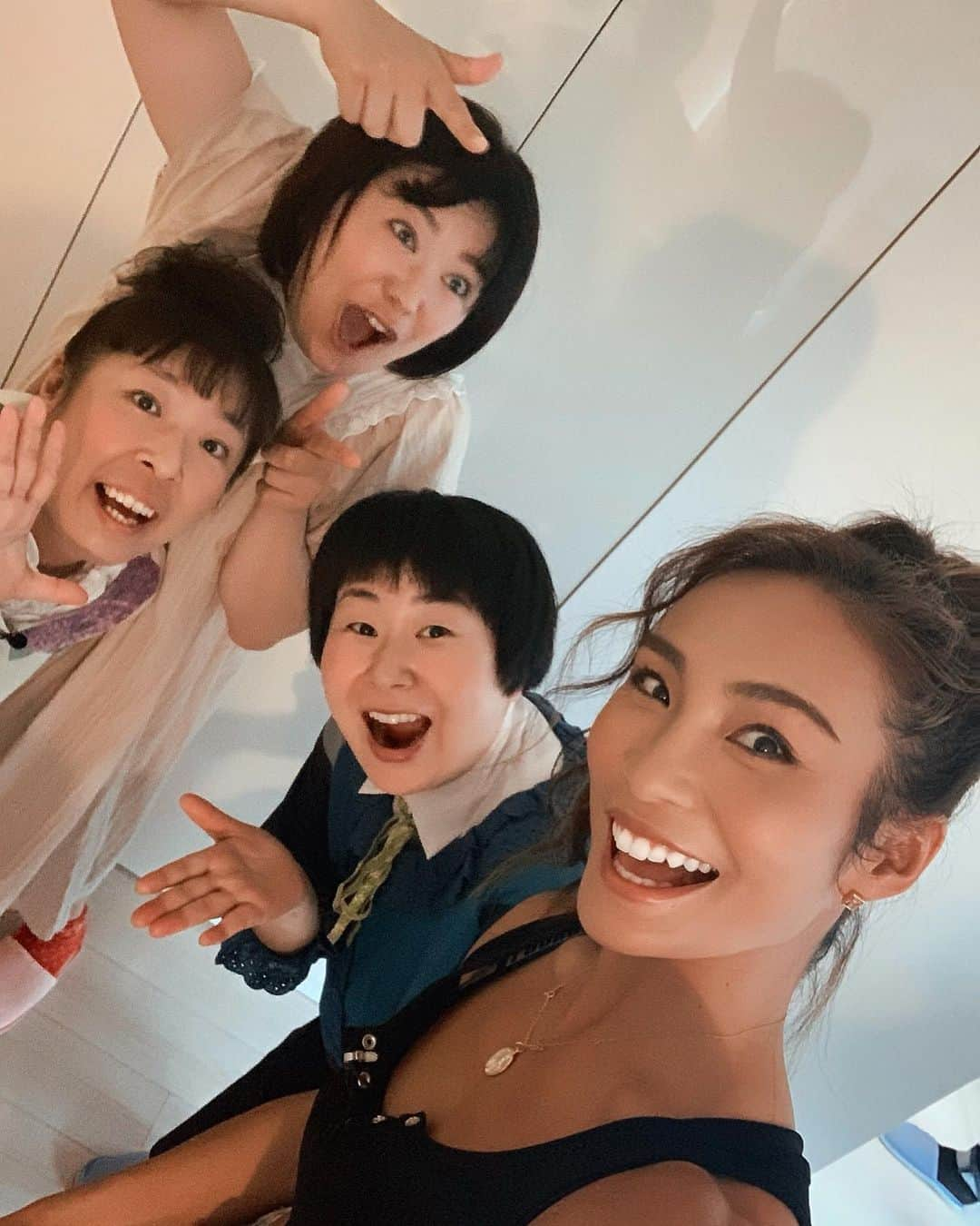 Aya（小山内あや）さんのインスタグラム写真 - (Aya（小山内あや）Instagram)「日テレ『 #ヒルナンデス！ 』 正解は。AYAでした🤭❤️❤️❤️ 森三中さん達がAYAハウスに遊びに来てくれました😊😆」10月7日 15時36分 - aya_fitness