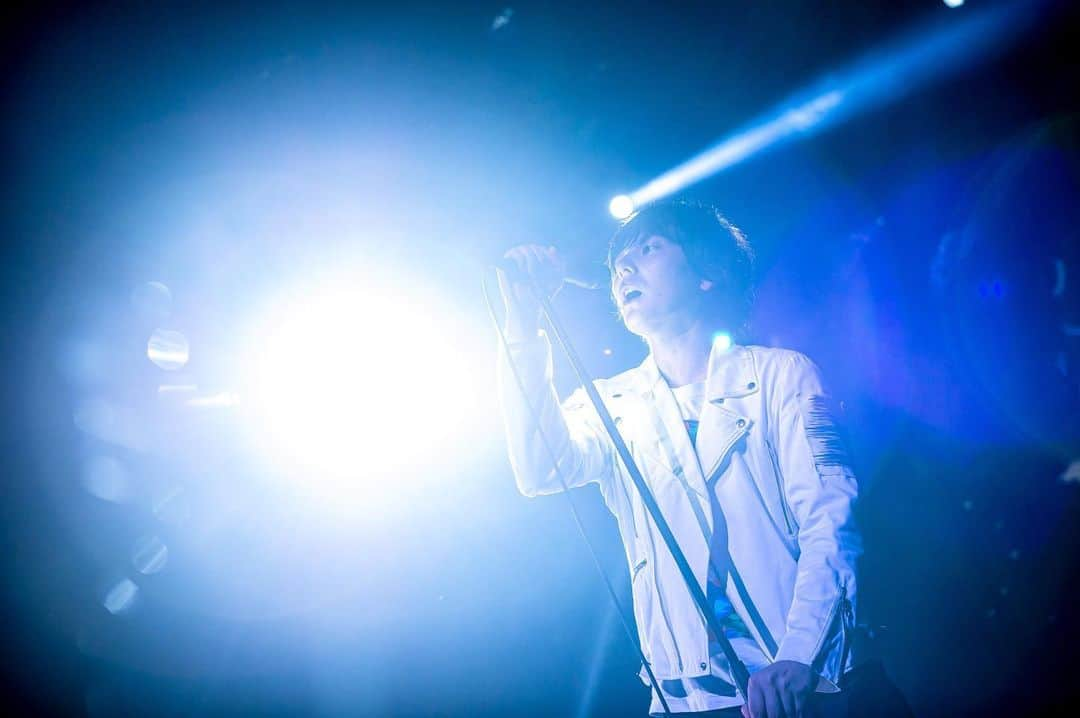 flumpoolさんのインスタグラム写真 - (flumpoolInstagram)「#flumpool  12/30大阪城ホールチケット先行受付やってます🏯 次のライブは新たなflumpoolの新たな景色をお見せできると思います。是非ともご来場ください❗️ photo by @takeshiyao」10月7日 16時08分 - flumpoolofficial