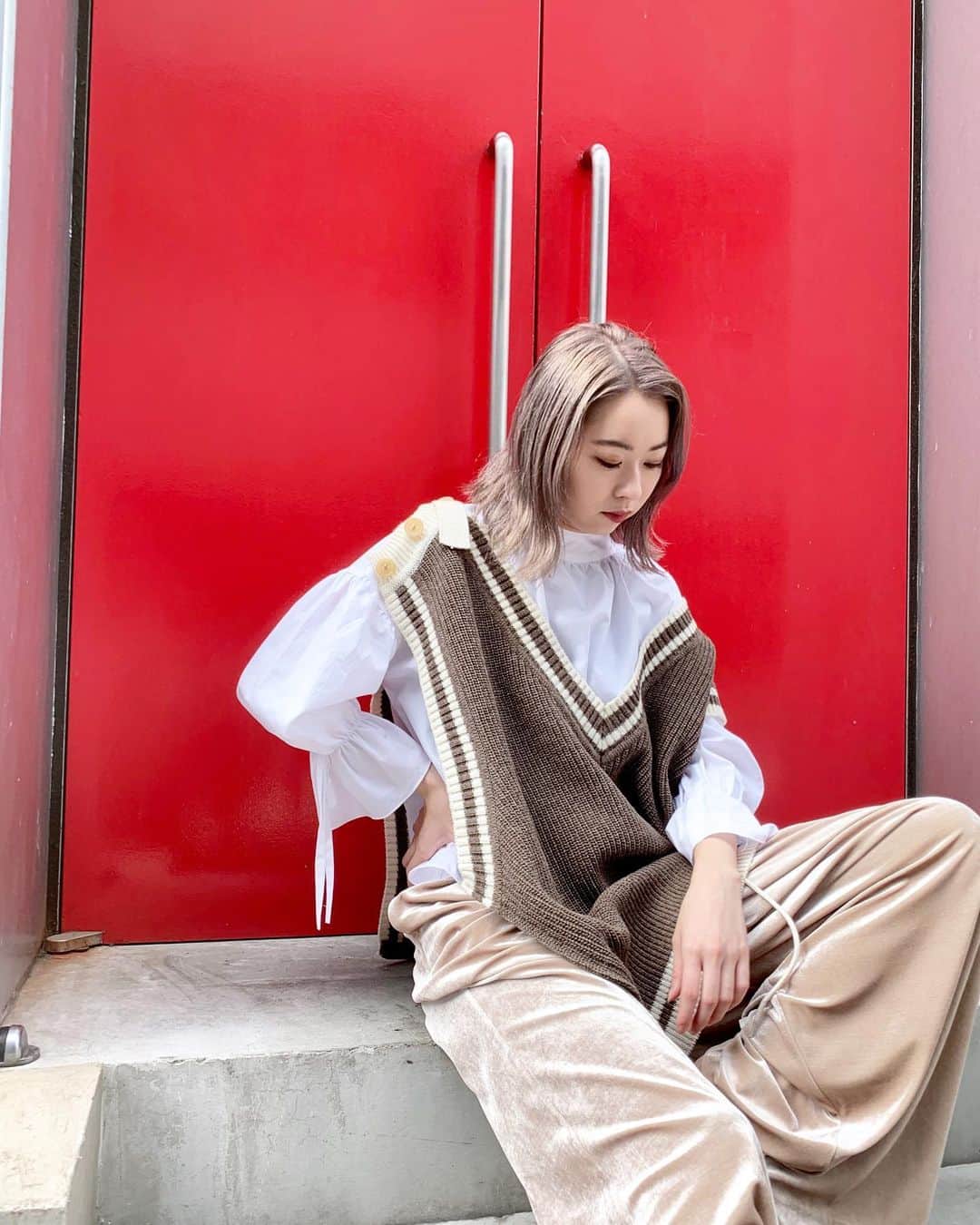 MIDWEST TOKYO WOMENさんのインスタグラム写真 - (MIDWEST TOKYO WOMENInstagram)「. NAIFE 19aw collection . "BIG VEST" . . #naife #midwest_official  #midwest_tw」10月7日 16時24分 - midwest_tw