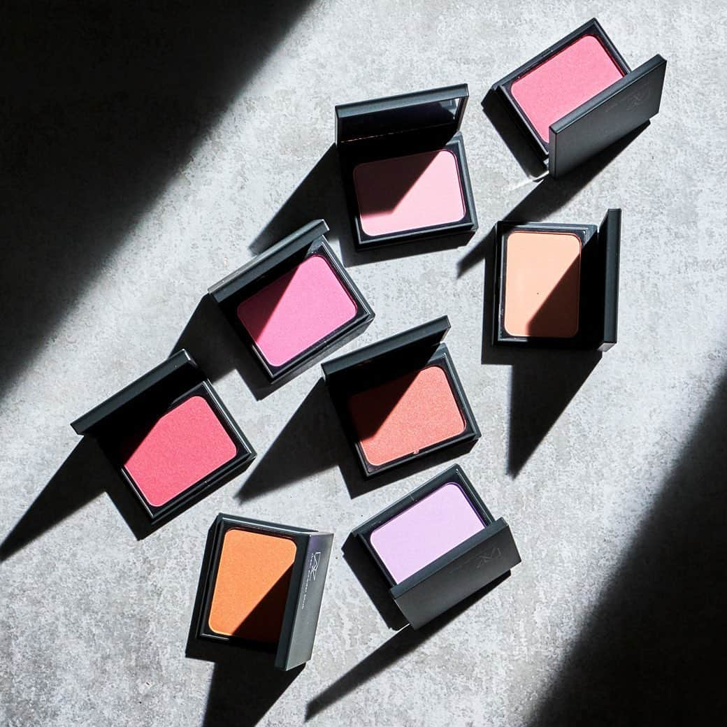 dazzshop officialさんのインスタグラム写真 - (dazzshop officialInstagram)「. 《SHEER POWDER BLUSH》 . 全8色　¥2,800 (税抜) . 肌の血色を明るく見せ、透明感を演出してくれるチークは、瞳を際立たせる立体的なアイメイクに欠かせないアイテム。DAZZSHOPのチークは、発色がよくアイシャドウにも使用でき、目もとをエッジィに、また自然にも際立たせます。化粧品原料の中で最も柔らかい部類の特殊球体パウダーを使用し、肌に溶け込むような仕上がりを追求。球体パウダーが光を乱反射させ、肌をクリアに演出します。 . . #DAZZSHOP #ルミネエスト新宿 #大丸札幌 #そごう横浜 #阪急うめだ本店 #阪急百貨店 #阪急三番街 #松坂屋名古屋　#eyemakeup #makeup #beauty #cosme #ビューティー #メイク #アイメイク #コスメ #チーク #cheek #blush」10月7日 16時29分 - dazzshop_official