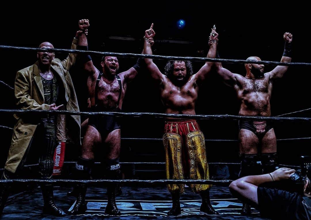 のインスタグラム：「I'm back. 余は蘇る何度でも。 #GOK #undefeated #dominator #GreatOKharn #prowrestling  #wrestler #RevolutionProWrestling #RevProUK #NewJapanProWrestling #njpw #GreatBritain #UnitedKingdom #England #London #ドミネーター #オーカーン #プロレス  #プロレスラー #新日本プロレス #英国 #イギリス #イングランド #ロンドン」