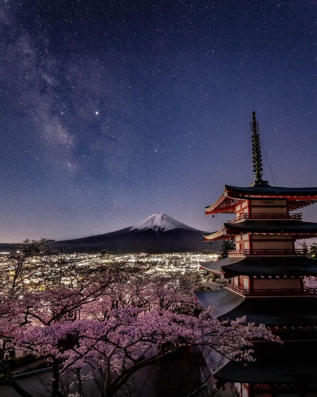 Valiant Language Schoolさんのインスタグラム写真 - (Valiant Language SchoolInstagram)「・ 📷: @number_shiiix ・ . 📍: Chureito Pagoda, Fuji Yoshida, Yamanashi Prefecture | 山梨県忠霊塔 🗻🇯🇵 ・ Use #valiantjapanese for feature 📸 .」10月7日 16時47分 - valiantjapanese