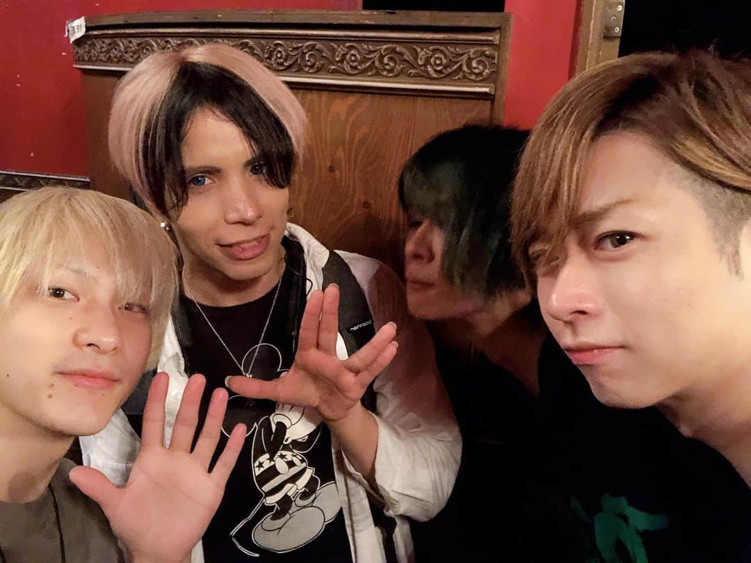 Ayata（あやたーん）のインスタグラム：「僕を抜いて左から順に、イケメン、イケメン、イケメン１つ飛ばしてテテさん」