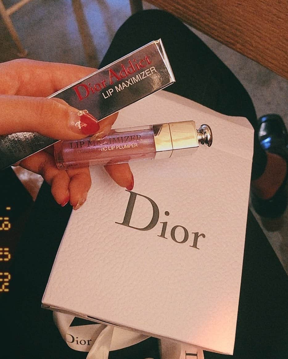 川崎美海さんのインスタグラム写真 - (川崎美海Instagram)「Diorの可愛いグロス💄ありがと♡ 大事に使うね♡ #ディオール #コスメ　#誕生日プレゼント #グロス　#リップ　#Dior #cosmetics」10月8日 3時12分 - kawasaki.myu