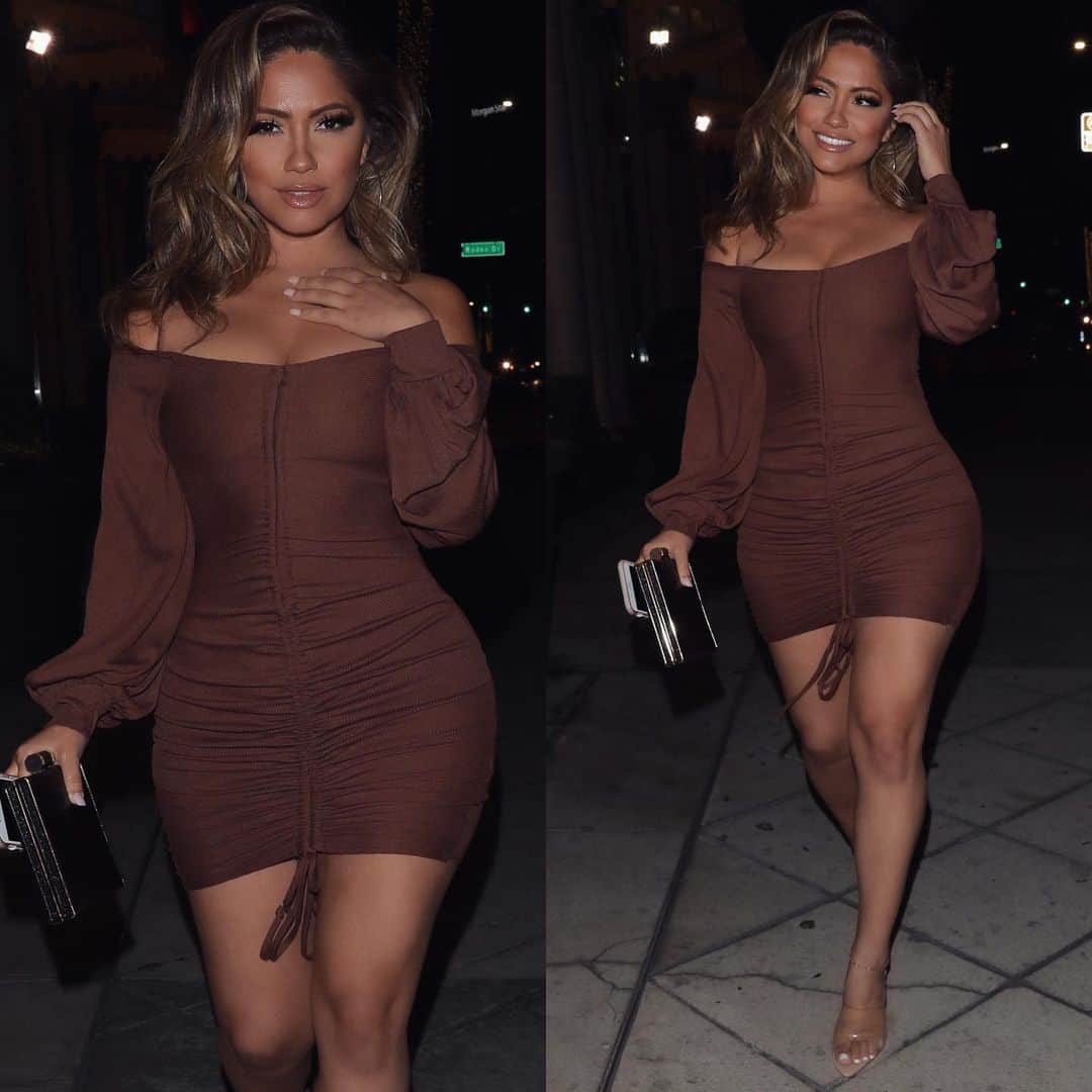 ジェシカ・バーチアーガのインスタグラム：「Good Morning you sexy thing 💋 Dress: @prettylittlething  #PLT AD」