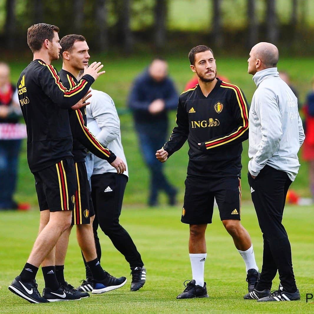 エデン・アザールのインスタグラム：「Good to be back with the family, thank you for coming to open training 🇧🇪 #comeonbelgium #family  De retour avec la famille, merci à tous d'être venu à l'entraînement! 🤳」