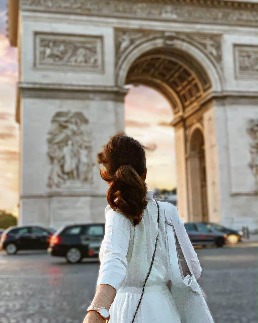 Yukicoさんのインスタグラム写真 - (YukicoInstagram)「˳˚॰°ₒ৹ ๐ ˳ 𓉮˳ ₒ৹๐ ˳˚॰°ₒ  Arc de triomphe de l'Étoile  凱旋門でみる マジックアワー꧁ ⁑ ・ ・ ・ ここはフォトスポット🤳 ・ ・ ・ ・ ・ ダニエルウェリントンの待望の最新コレクション 9月25日発売 『Iconic Link』 私のチョイスは ローズゴールド 32mm✧︎* クーポン是非使ってくださいね⚑︎⚐︎ ////////////////////////////////////////////////////////////// ⌚️from #danielwellington @danielwellington 15%オフコード:  yukico 有効期限: 11月30日まで公式サイト使用のみ You could use 15% discount ✔︎ discount code: 【 yukico】 ✔︎ ex:  30 nov 2019 Check out their IG & Online Shop‼︎ https://www.danielwellington.com/jp ‥‥‥‥‥‥‥‥‥‥‥‥‥‥‥‥‥‥‥‥‥‥‥‥‥‥‥‥‥‥‥‥‥‥ #paris#parisienne#paris_bigcity#paris_tourisme#paris_vacations#paris_focus_on#parisianlifestyle#pariscitylove#parisbyday#parisvibes#parisiloveyou#parislovers#parislove#parisfrance#parisfilmes#eiffel#eiffel_tower#eiffeltower#yukicoinparis#arcdetriomf#watch#YesDW#danielwellington#凱旋門#ダニエルウェリントン#DW新作#ICONICLINKパリ旅行#エッフェル塔#VELTRA_旅とありがとう  #veltra」10月8日 3時27分 - yukicolifecom