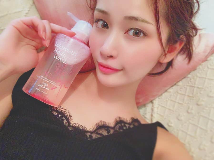 のインスタグラム：「💖 . . ヘイ女子たち❗️ "膣ケア"できてますか😉❓ . #piajour なら女の子のデリケートな悩みを解消してくれるよ❣️ . #womanbodywash は数種類のニオイケア成分と保湿成分が配合されていて、デリケートゾーンを洗うたびにしっかりケアしてくれる✨ . しかもこれ、デリケートゾーンだけではなくボディ全体に使えるから、今まで使い分けるのが面倒だと思ってサボっていた女子にめちゃくちゃオススメ😉✨ . デリケートな肌に優しいオーガニックだから赤ちゃんにも使える〜👶❤️ ママになった私のお友達にもオススメしちゃおう🤱✨ . 入浴後は#womanbodycream でしっかり保湿✨ ハーブの香りで癒されるよ〜☺️💓 . . #piajour #ピアジュール #womansoap #デリケートゾーン#デリケートゾーンケア#膣ケア#ボディウォッシュ#ボディクリーム#ボディケア#bodycare#beauty#美容#保湿#スキンケア#skincare#オーガニック#無添加#フェミニンケア#赤ちゃんにも使える#bathtime#recommend」