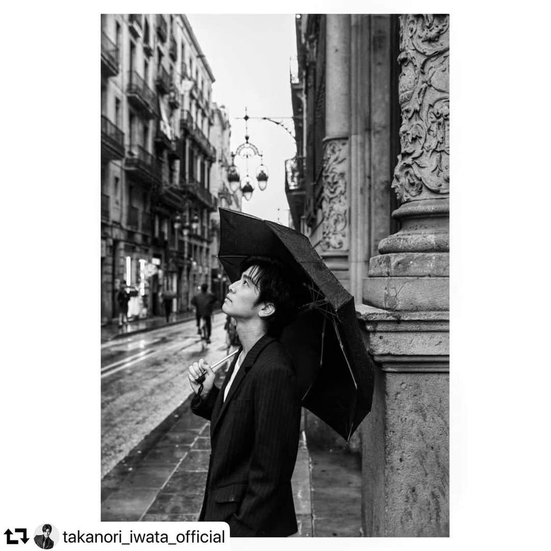 TANYのインスタグラム：「#photoshoot #photography  #photooftheday  #spain #rain #rainyday #iwatatakanori  #gunちゃん #少し前の写真 #2人旅」