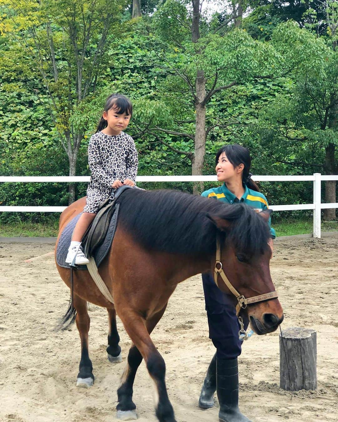 shizuka.watanabeさんのインスタグラム写真 - (shizuka.watanabeInstagram)「♡♡♡ ・ ・ 本日は振替休日〜💗 ・ 動物園へ行ってきたよ❗️ ・ ・ この動物園大好きなんですよね🐹 ・ 大好きなお友達と一緒で 次女も楽しそうだったなぁ〜！ ・ ・ 動物も涼しかったからか 元気でサービス精神が旺盛で いいショットばかり撮れたな💗 ・ ・ ・ ・ 次はお留守番だった長女も一緒に♡ ・ ・ ・ #towface #chanel #chanelshoes #chanelsneakers #basementonline #ベースメントオンライン #動物園 #zoo #ズーラシア #ズーラシア動物園 #リンクコーデ #親子コーデ #親子リンクコーデ #おやこーで #子供と暮らす #ミリタリージャケット #カジュアルコーデ #カジュアルファッション #カジュアル #きれいめカジュアル #カジュアルママコーデ #ママコーデ #大人カジュアルコーデ #大人カジュアル #シャネル #jandmdavidson #女の子ママ #姉妹ママ #子供とお出かけ」10月7日 18時52分 - shizuka.watanabe