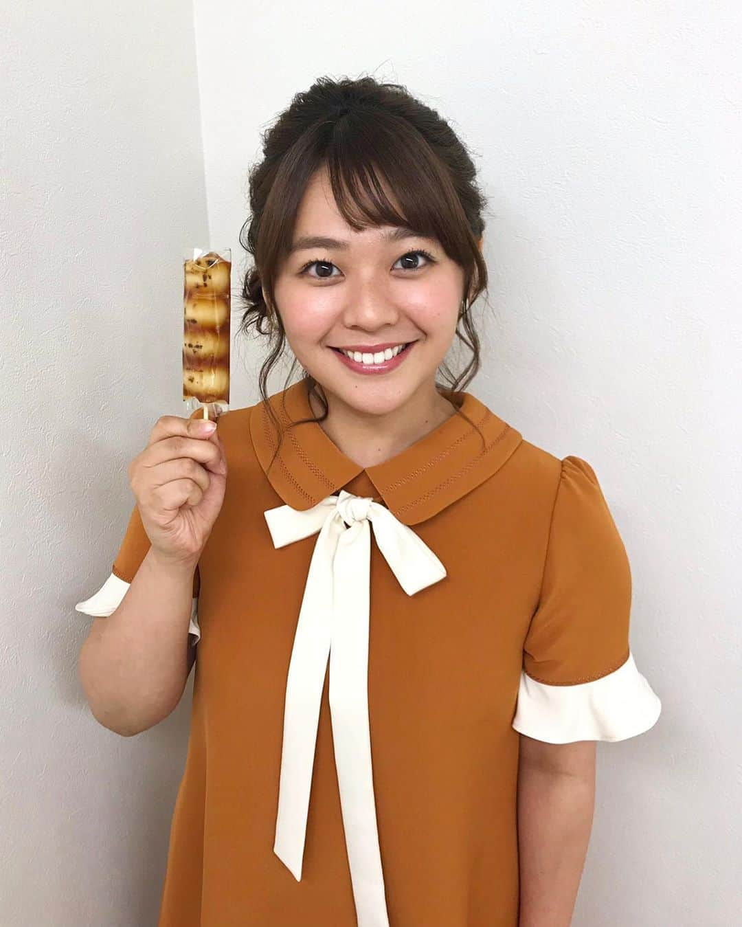 谷元星奈さんのインスタグラム写真 - (谷元星奈Instagram)「﻿ 10/7(月) 今夜10:30からは『新説！所JAPAN』🇯🇵﻿ ﻿ 今回は、みその消費金額日本一！鹿児島県の人々の驚くべきみそライフを大調査🗾﻿ ﻿ ⚠️きょうは、通常より30分遅くスタートです。﻿ ﻿ #カンテレ#新説#所#JAPAN#味噌#鹿児島﻿ #アナウンサー#収録合間#差し入れ の#お団子#ホッとします#🍡」10月7日 19時14分 - tanimoto_seina