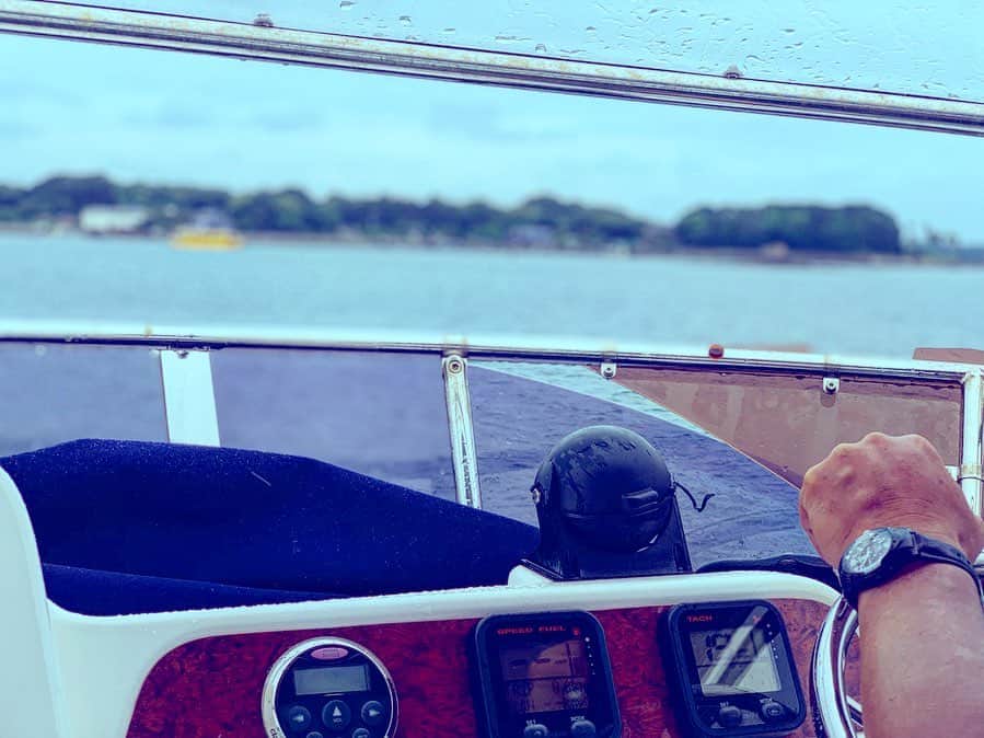 渡辺由布子さんのインスタグラム写真 - (渡辺由布子Instagram)「⚓️ ・ 今回取材した @nemu_resort へのアクセスは、賢島港からマリンタクシーで行く航路ルートがおすすめ。  60以上の島々からなる、日本有数の#リアス式海岸 の美しさを誇る#英虞湾 を眺めながら、プライベートクルーズのようなちょっとした船の旅が楽しめます。  #ネムリゾート #合歓の郷  #ねむ #あごわん #クルージング #真珠養殖  #日本再発見 #discoverjapan  #TRAVEL @yolo.style_japan  #pr 📍 #NEMURESORT #Kashikojima #Shima #Mie #🇯🇵」10月7日 19時28分 - watanabe_yuko