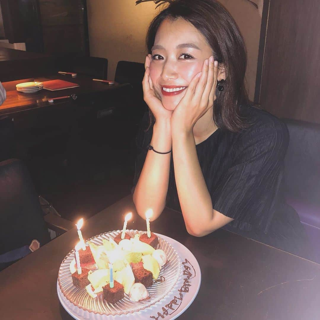 鬼辻麻衣さんのインスタグラム写真 - (鬼辻麻衣Instagram)「お祝いしてもろた日の🎂 ・ ・ かわいー顔して ノンストップで喋り続ける おもしろいあなた達が大好き😚 ありがとう🧡🧡🧡」10月7日 19時39分 - kitsumai