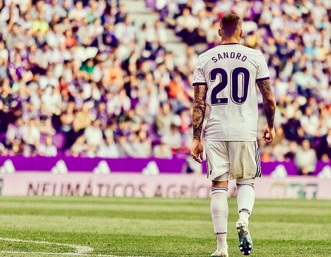 サンドロ・ラミレスのインスタグラム：「Gran partido del equipo contra un gran rival, teniendo el control en todo momento! ➕1️⃣ Seguimos sumando. Gracias afición por estar siempre ahi💜」