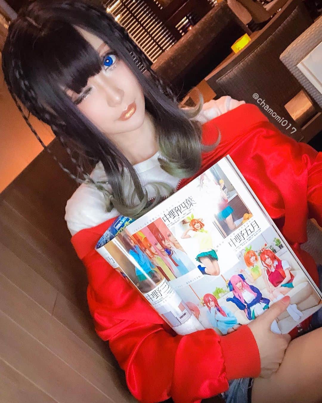 のインスタグラム：「アンケートもあるので答えてもらえたら嬉しい!!新世界のサンジ衣装もプレゼントの中にあってつい欲しくなってアンケート自分で答えようとしてしまった😣わたしの代わりにみなさんどしどしアンケート答えてください😆💕 https://twitter.com/chamomi017/status/1179762931967201280?s=21 #コスプレ #コスプレイヤー #コス #cosplay #cos #cosplaygirl #cosplaywig #cosplayphoto #cosplaymodel #cosplayer #cosplayworld #五等分の花嫁 #5等分の花嫁コスプレ #五等分の花嫁コスプレ #五等分的花嫁 #五等分の花嫁三玖 #五等分の花嫁一花 #五等分之花嫁 #五等分の花嫁コスプレイヤー #五等分の花嫁四葉 #五等分の花嫁二乃 #五等分の花嫁五月 #五等分の気持ち #カモミール #コスプレイヤー自画撮り部 #雑誌 #発売 #掲載  10月3日発売のコスプレイモード📘 Cosplayers 11 Characters Photograph に五等分の花嫁の中野姉妹全員をカモミール1人でコスプレした合成グラビアが掲載されてます🌼 感想お待ちしてますーッ!! ブログにも詳細まとめました!! https://lineblog.me/chamiblog/archives/1860243.html #コスプレイモード #COSPLAYMODE」