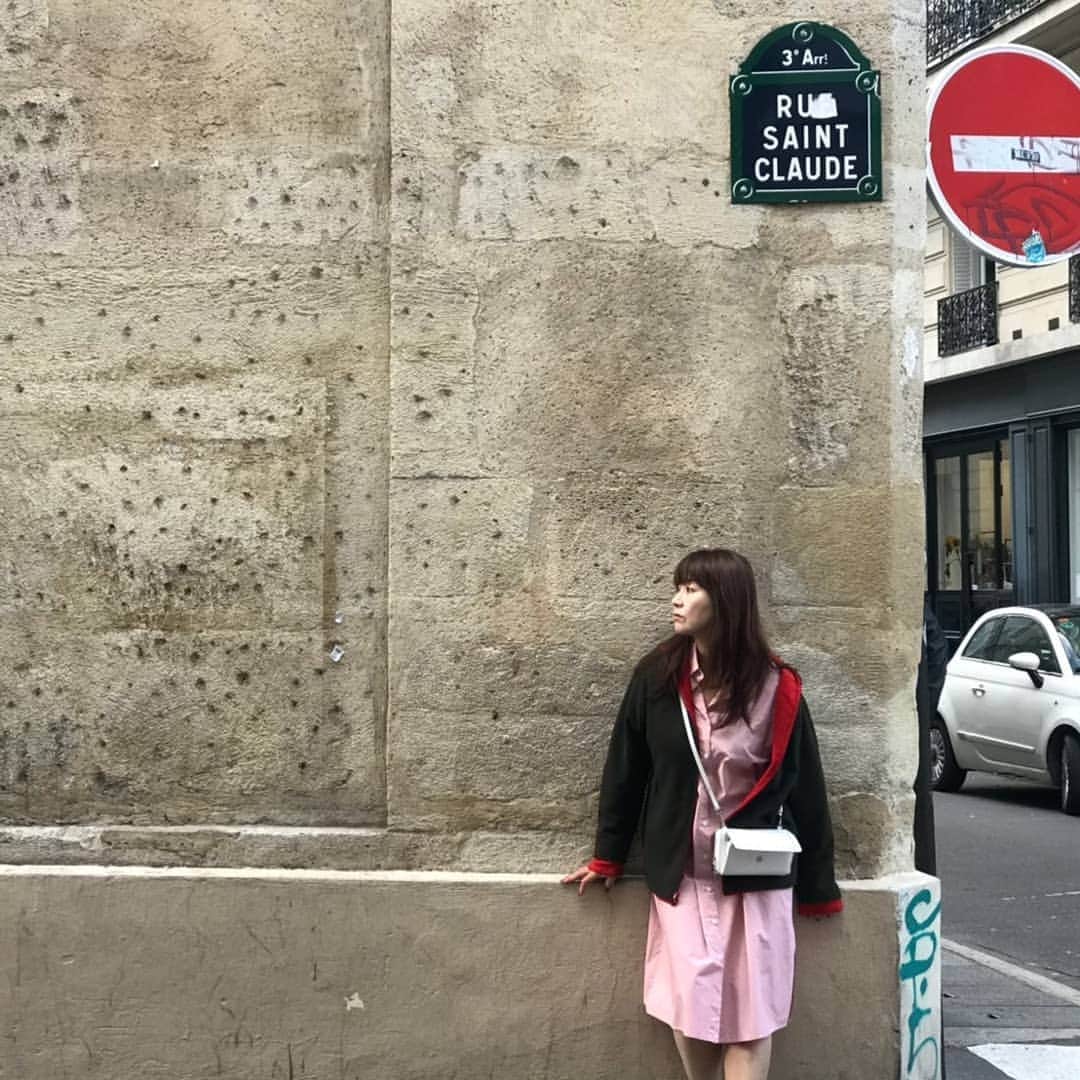 慶元まさ美さんのインスタグラム写真 - (慶元まさ美Instagram)「パリ ４日目🎵 #街中さんぽ  こんなお仕事を させていただいてますが 自分の写真を載せるのが 得意ではなく…😓 私が撮ってあげるから！と 最終日に街中さんぽへ  私のことをよくわかってくれてる 親友とだと #relax 出来るのかも😊  パリの街のなかは 至るところにアート🎨  スヌーピー見つけたときは テンションが🎶  かわいいハートモチーフが いろんな所にありました✨ きっともっとあるはず🎵  明日で帰国して１週間 思いきって行ったパリで 感じたことは大きかった気がします。  50代の過ごし方を迷っていた私 親友が一緒に行こう🎵って背中を 押してくれたことに感謝です✨ 視界が広がった気がするし  今日はユカリ姐さんにも 『思ってることは言うていこ🎵』って言われたし😅  帰国したのが10月1日 今月はいつもよりも動いてみよう😊  #パリ日記 にお付き合い ありがとうございました🎵」10月7日 19時36分 - preciousmomentk
