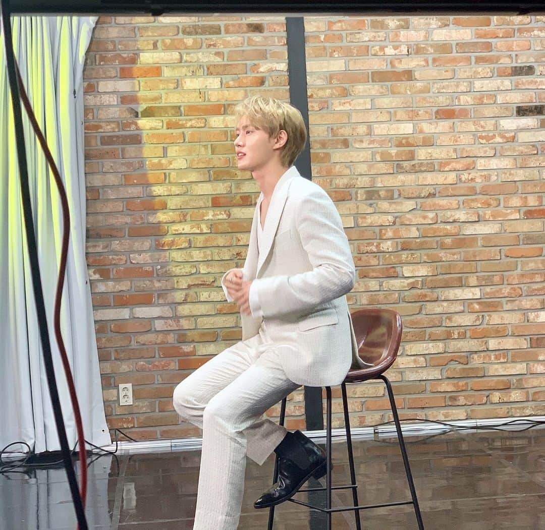 イ・ミンホのインスタグラム：「@betterlee_0824 나은이가 몰래 찍어준 인생샷. 오징어볶음에서 독일남자로 신분상승.👱🏻‍♂️」