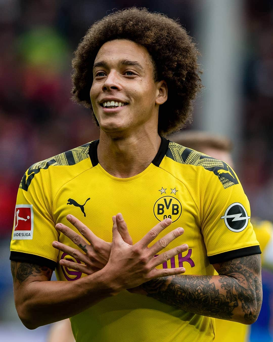 UEFAチャンピオンズリーグさんのインスタグラム写真 - (UEFAチャンピオンズリーグInstagram)「🖤 @axelwitsel28 💛 His greatest attribute is __________⁣ ⁣ #UCL」10月7日 20時12分 - championsleague