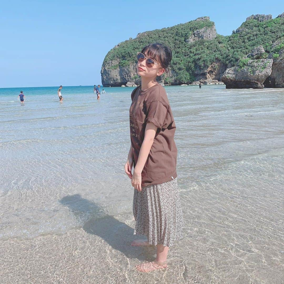 杉山緋那さんのインスタグラム写真 - (杉山緋那Instagram)「やっぱり海がキレイ🏖✨ . . . . . #杉山緋那 #サンミュージック #jkブランド #jk #sjk #jk2 #sunmusic #instagood #insta #instafashion #instalove #instagram #インスタ映え #沖縄旅行 #沖縄 #followme #おしゃれさんと繋がりたい #おしゃれ #いいね歓迎 #沖縄観光 #沖縄🌺 #沖縄の海」10月7日 20時18分 - hinasugiyama_official