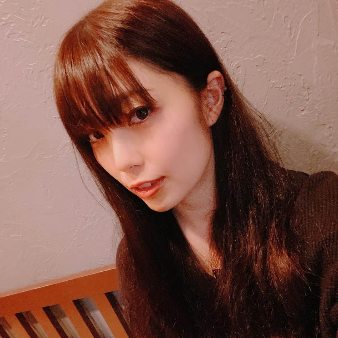 新原ミナミのインスタグラム：「前髪が、できたのであります。  #haircut」