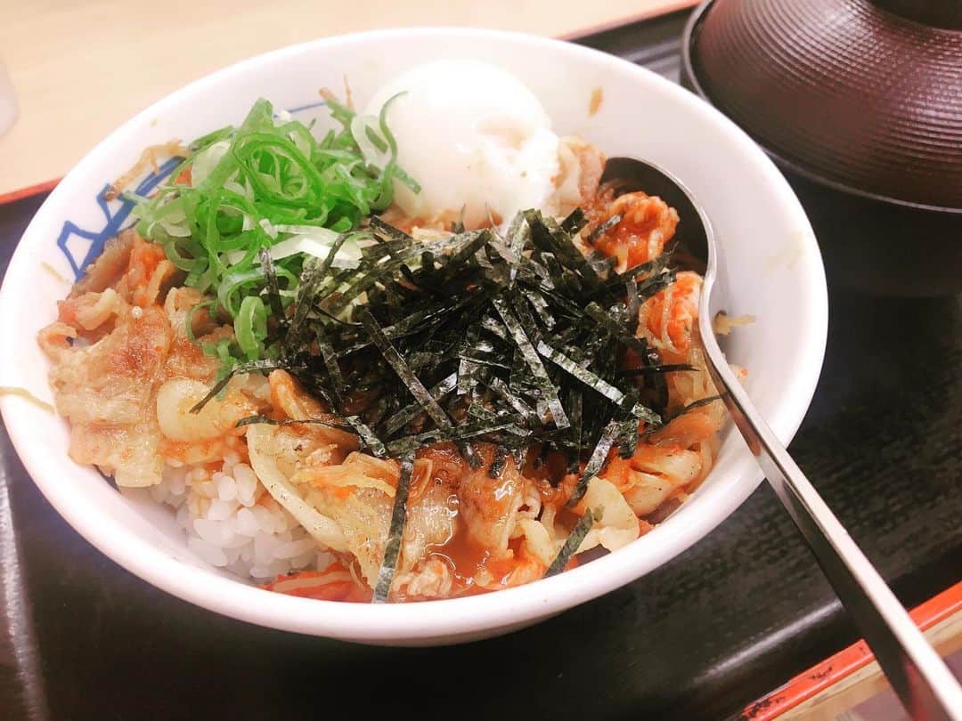 塚田詩織のインスタグラム：「#最近食べたおいしいものが４枚たまりました ①ビビン丼復活してくれてありがとう ②たまたま見つけた豚丼屋さん ③姉がくれた芋 ④本番前に中本キメた」