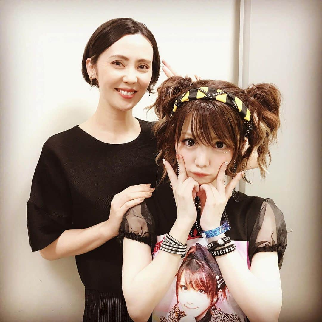 緒月遠麻さんのインスタグラム写真 - (緒月遠麻Instagram)「☺︎ なんてったって #れーな100パーセント でした💛🖤✨ お見事な アスリートっぷりアイドル🎤✨ 流石っ‼️ #田中れいな #なんてったてアイドル  #かわいいね  母と娘の写真に見える件。笑」10月7日 21時04分 - toma_ozuki