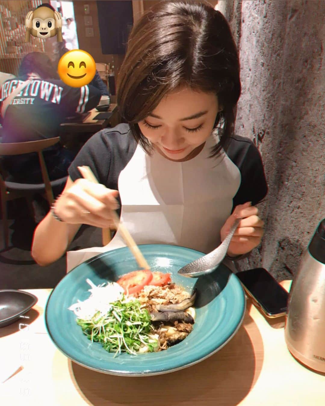 のインスタグラム：「うどんらぶ❤️隣の見知らぬお兄さん、三玉ぺろり完食してた、、ぶらぼ🤤👏 私一玉でお腹いっぱい…残りは父へ🙏　#とゅるとんたん　#正しくは　#つるとんたん　#tsurutontan」