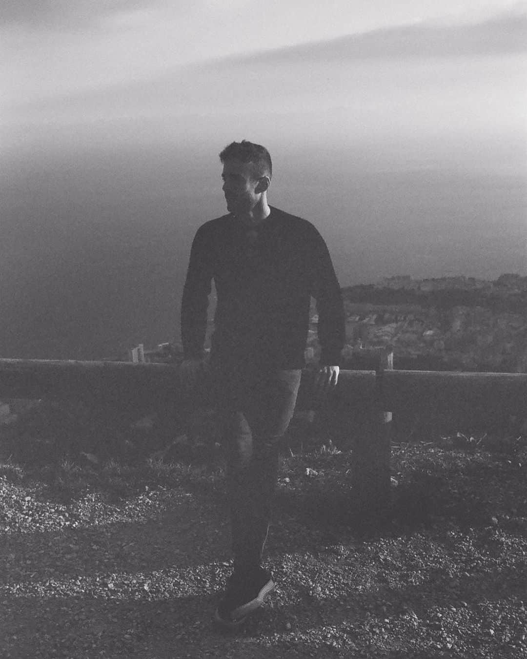 ジェームズ・ロシターのインスタグラム：「This was shot on New Years Morning just above Monaco 📷 @leicapilot」