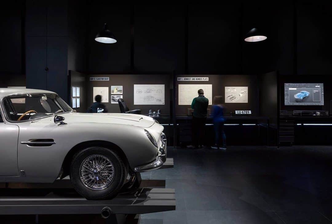 James Bond 007さんのインスタグラム写真 - (James Bond 007Instagram)「For this week only 2 for 1 tickets to the 007 x SPYCAPE: DRIVEN, the only James Bond exhibition in New York. Use promo code BOND2019 Don’t miss out! #007XSpyscape @spyscape」10月7日 21時44分 - 007