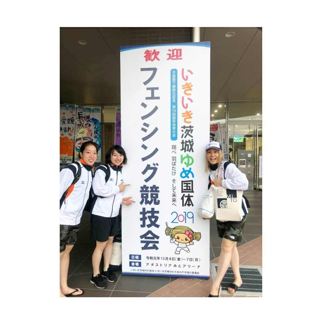梅津春香さんのインスタグラム写真 - (梅津春香Instagram)「茨城国体終了！🤺 6年前の東京国体で一緒に皇后杯を取った成年女子の先輩方と、また国体に出ることができました。  一緒にチームを組んだのは、私が小学生の時からカッコイイと思っていたお姉様たち。  まかさ成年になって肩を組む日が来るとは、、、🤣 私も大きくなりました。(今も小さいけど)  頼もしい先輩方に囲まれ、試合が楽しかったです✨  これからは山形を引っ張るお姉さんに少しずつ近づいていきます。  #茨城国体 #水戸 #令和元年 #天皇陛下御即位記念 #チーム山形 #フェンシング #fencing #フルーレ #笑顔の4位 #サーブル #7位 #わたし #幻の1本 #国体 #経験値 #レベルアップ #チーム東北 #東北の底力 #東北は一つ #東北 #山形 #成年女子 #悠里さんの元気には敵わない #コーラ #全員 #当たる #運持ち #これも #一期一会の恩恵 #かな」10月7日 21時53分 - haruka_umetsu