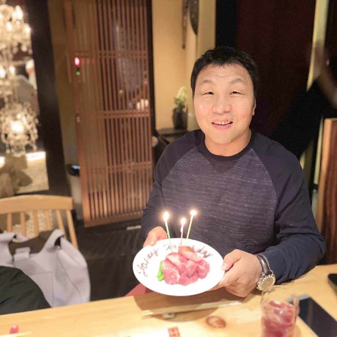 金原弘光のインスタグラム：「牛たんでお祝いをしてもらっちゃった🎵 どうもありがとう👍 #元麻布 #sabi #美味しい #金原弘光」
