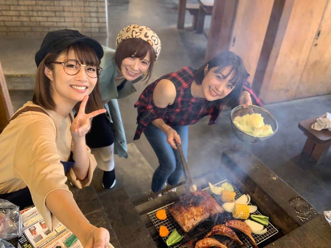 みひろさんのインスタグラム写真 - (みひろInstagram)「スペアリブがめちゃウマ🍖  #バーベキュー #bbq #スペアリブ  #休日 #アウトドア  @tejimayuu0827  @mana_0619  #みひろ #mihiro  #instagood  #instadiary  #instalike #instamood  #ow #instapic #instaphoto #girl　#follow #followme  #japanesegirl」10月7日 21時57分 - mihiro0519