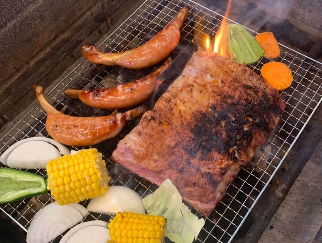 みひろさんのインスタグラム写真 - (みひろInstagram)「スペアリブがめちゃウマ🍖  #バーベキュー #bbq #スペアリブ  #休日 #アウトドア  @tejimayuu0827  @mana_0619  #みひろ #mihiro  #instagood  #instadiary  #instalike #instamood  #ow #instapic #instaphoto #girl　#follow #followme  #japanesegirl」10月7日 21時57分 - mihiro0519