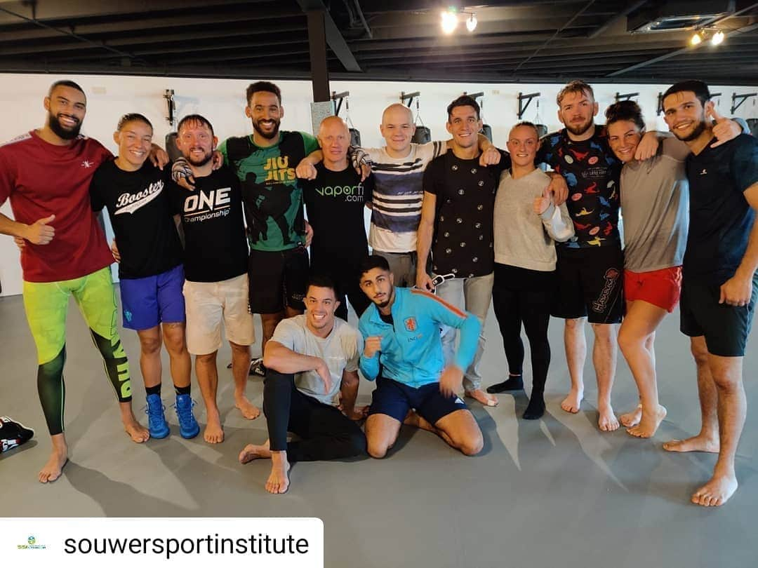 アンディ・サワーさんのインスタグラム写真 - (アンディ・サワーInstagram)「First training at my new gym/location @souwersportinstitute & @solidgym_denbosch Happy environment and great training or workouts🥊😁 @onechampionship #happy #environment #training #solid #kickboxing #bag #strength #conditioning #pads #bjj #mma」10月7日 22時07分 - andy8souwer2official