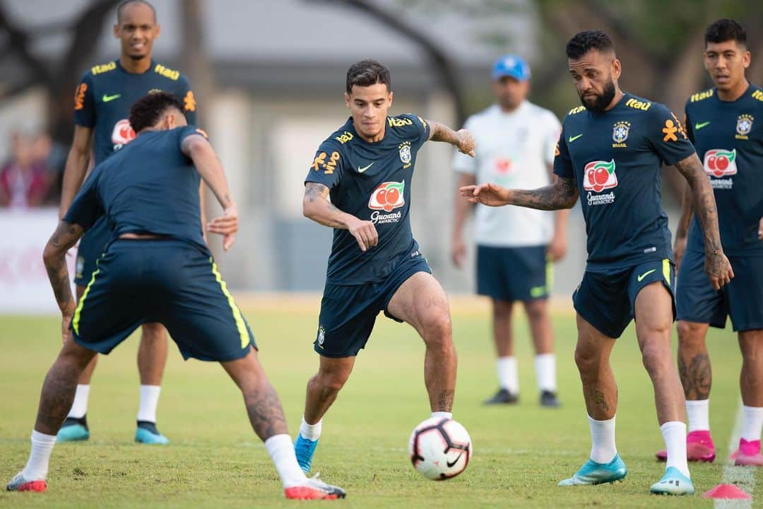 フィリペ・コウチーニョさんのインスタグラム写真 - (フィリペ・コウチーニョInstagram)「Primeiro treinamento concluído ✅ 🙏🏽🇧🇷 @cbf_futebol  @lucasfigfoto」10月7日 22時14分 - phil.coutinho