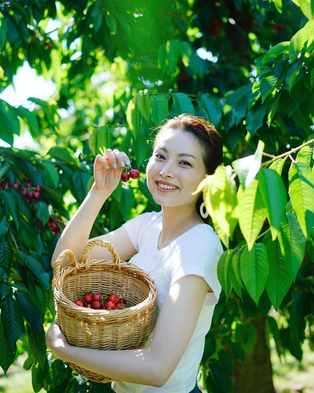 佐藤めぐみさんのインスタグラム写真 - (佐藤めぐみInstagram)「今日は月曜日❗️ 23時半から旅するドイツ語です🇩🇪 第2回はさくらんぼの村へ🤩 女王にもお会いしちゃいますよ🍒🍒🍒 #Deutschland  #Ich heiße ☆☆☆.」10月7日 22時17分 - meguuuuusuke