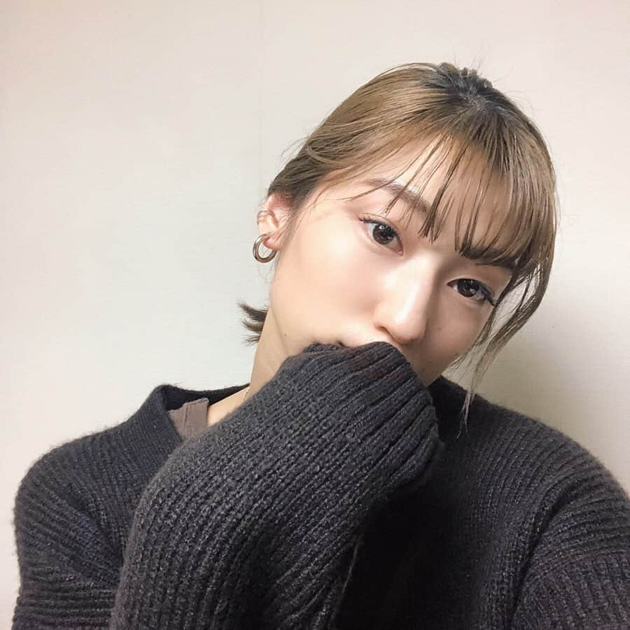 渡邉真梨奈さんのインスタグラム写真 - (渡邉真梨奈Instagram)「. 最近よく身につけてるアクセたち💍 silverとgoldを混ぜてつけるのも好き。 そして、髪の毛がだいぶ伸びてきました👩🏻‍🦰次なる髪型に早くしたいな😬 #bena_style」10月7日 22時22分 - b_e_n_a_92