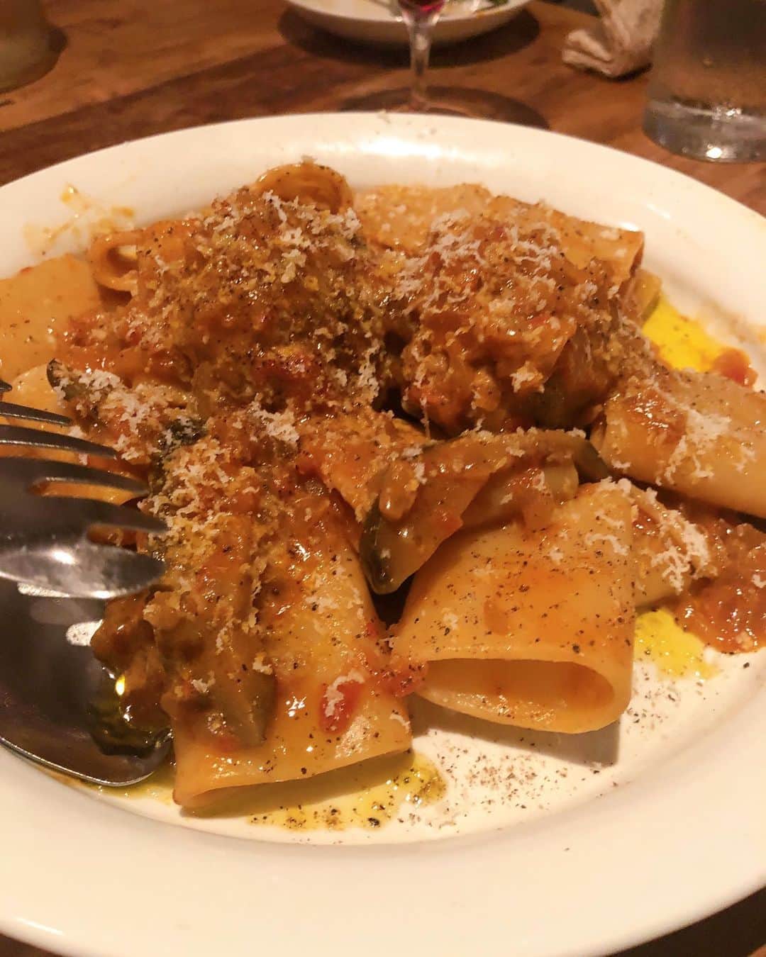 加藤紀子のインスタグラム：「3泊4日の鹿児島旅は 大好きなお店の麺を連日浴びました〜  鹿児島市内の “HAY”“スリランカカレー”“HANAKI”“長崎庵”  鹿屋の“つちやうどん”（つちやに関しては好きすぎてインスタ見て食べるイメトレ毎日👀） どのお店も連日通いたいくらい好き過ぎて🥰  今回の鹿児島も たくさん親切を頂いて 嬉しいがずっとでした。  仲良くしてくれた皆様、 本当にありがとうございました🥰 （それぞれ名前書きたいほどに感謝です）  #鹿児島旅 #鹿児島最高 #鹿屋も最高 #鹿児島食べ物最高 #鹿児島温泉最高 #夫婦旅 #東京涼しくなってた」