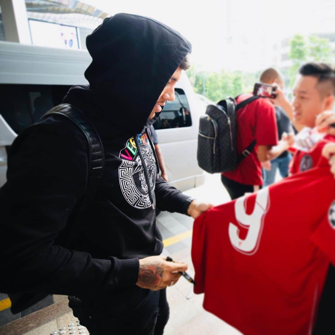 ロベルト・フィルミーノさんのインスタグラム写真 - (ロベルト・フィルミーノInstagram)「🙌🏼🇧🇷」10月7日 22時36分 - roberto_firmino