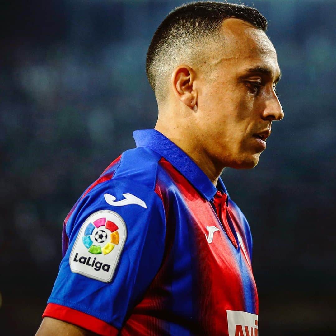 LFPさんのインスタグラム写真 - (LFPInstagram)「The Chilean Wizard! 🇨🇱🎩 • #Orellana #Eibar #Magic #LaLiga #LaLigaSantander」10月7日 23時25分 - laliga