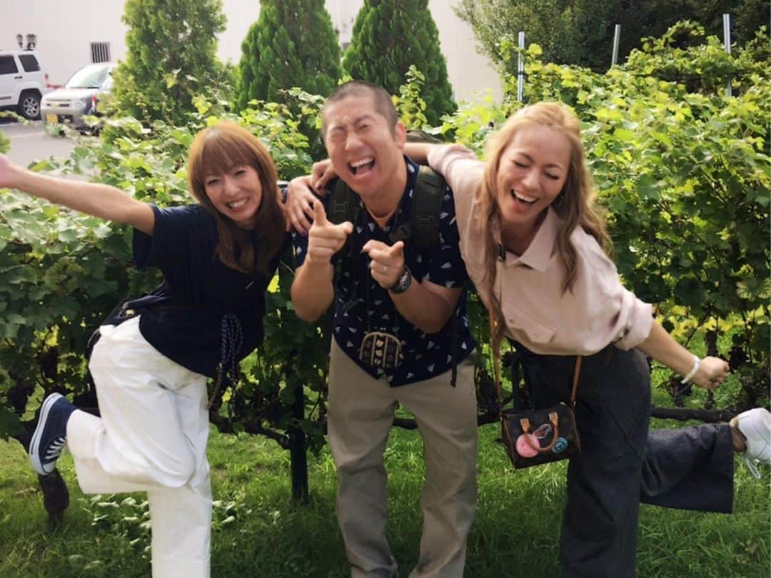 LINAさんのインスタグラム写真 - (LINAInstagram)「なりゆき街道旅を 見てくれた皆さんありがとう♡ ハライチ澤部さんと ロッチの中岡さんと 一緒に 秋の甲府を満喫してきました！ 皆さん 同世代ということで オープニングから心が和み 学生の頃の同級生と 旅に出かけたような 気持ちになり ホント楽しい旅になりました！ 番組では 生意気に呼び捨てにして ゴメンね、笑 またお仕事で一緒になったら 宜しくお願いします！ #MAX#NANA#MINA#REINA#LINA #ハライチ#澤部佑 #ロッチ#中岡創一 #なりゆき街道旅 #甲府#秋 #想い出いっぱい」10月7日 23時34分 - xxlina_now