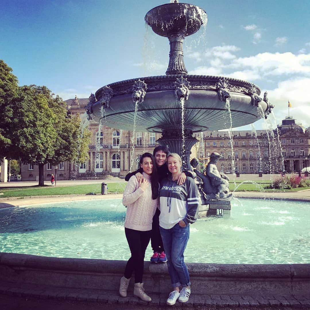 のインスタグラム：「How many olympic medals in this picture ? 😜🤔 Its amazing how international frenship can work in this sport !  @oksana2016 @svetlanaboguinskaia @stuttgart2019」