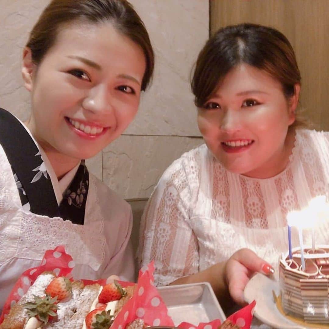 のインスタグラム：「和可菜さんで誕生日祝いをして頂きました🥰❤️ケーキにプレゼントに幸せすぎました💋料理も美味しくお腹いっぱいで帰りました🥰ありがとうございました❣️ #和可菜 #錦三丁目 #しおりさん #同い年 #鈴木麻綾 #誕生日ケーキ #毎日ケーキ #ハッピー」