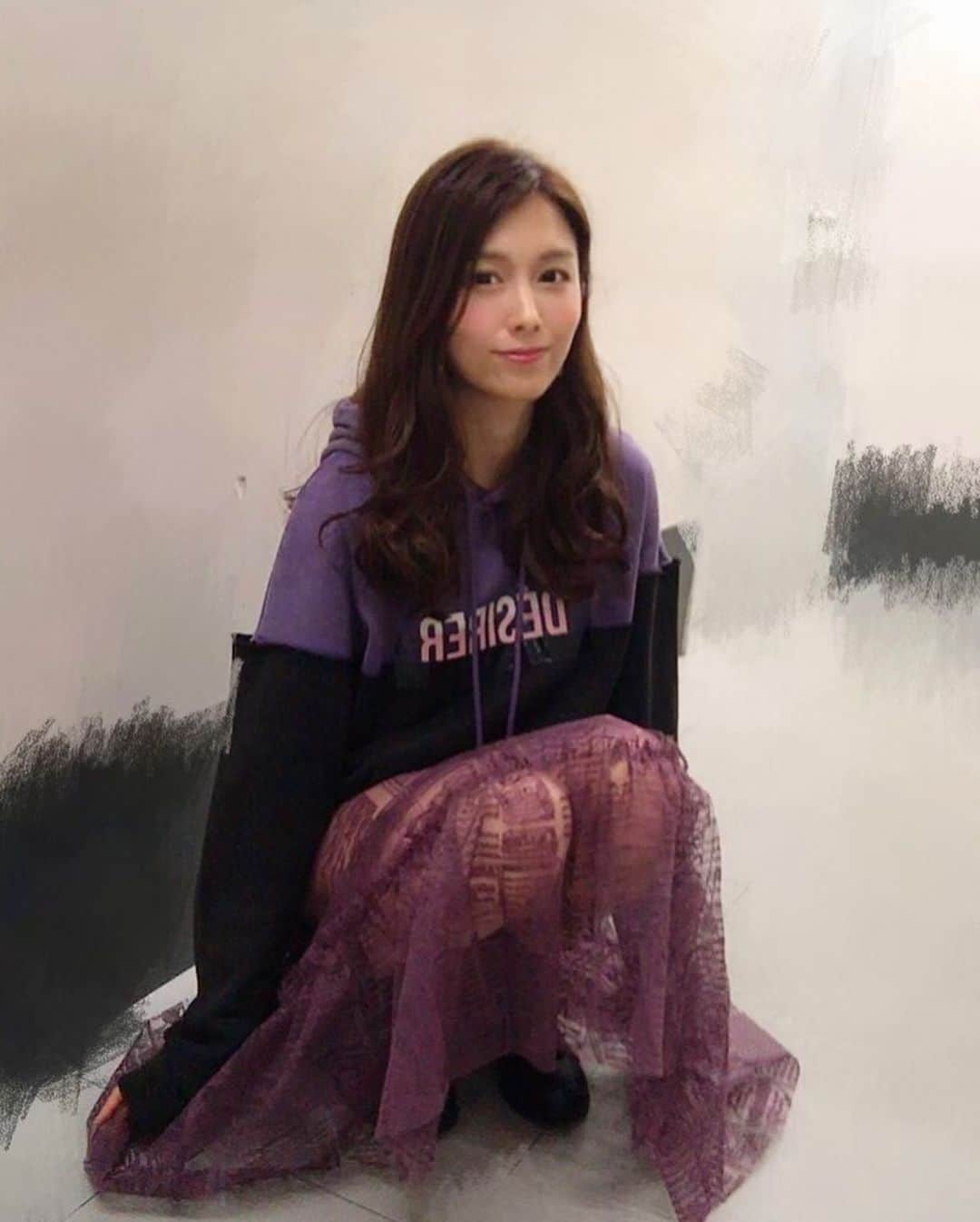 麻衣愛さんのインスタグラム写真 - (麻衣愛Instagram)「トレーナーとかパーカ大好きなのです💕 冬はトレーナーばっかり着ちゃう!! 手まですっぽり隠れるのが好き🥺✨ #そろそろ画質悪いの変えたい #トレーナー #パーカ #ディジット #fashion #dzzit #codenate #秋服 #漫才 #難しかった」10月7日 23時43分 - maiaiii_0814