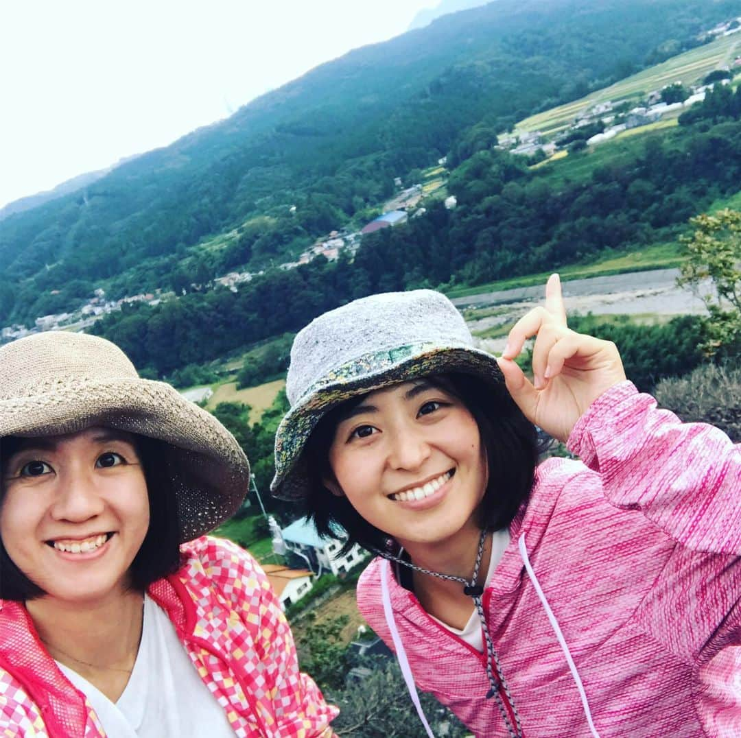 三隅有里子さんのインスタグラム写真 - (三隅有里子Instagram)「* 山ガール目指して修業中の三隅です💁🏻 週末に渋川市の小野上温泉を起点に登山をしてきました。 岩井堂登山コース⛰小野上温泉でもらった登山マップを頼りに、所要時間40分だっていうから、軽い気持ちで登ったら、ロッククライミングみたいな難所がところどころにありなかなかハードな登山となりました。苦労して登った頂上で食べるカップ麺は、それはそれは美味しかったです。 登山初心者にオススメの県内の山、教えてください^_^  #登山 #山登り #ハイキング #山 #mountain #山ガール #yamagirl #岩井堂登山コース #小野上温泉 #渋川 #shibukawa #相方は #いつものあの子 #本格的な山ガール  #登山の記録  #群馬テレビ #群テレ #gtv #アナウンサー #休日 #off」10月7日 23時44分 - misumi_gtv