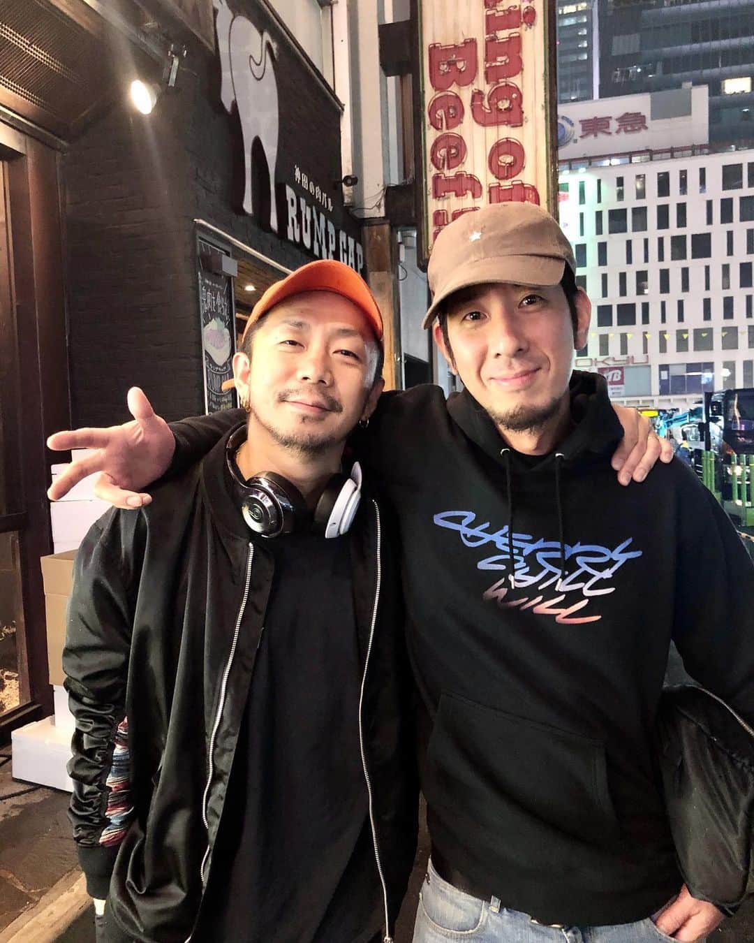 のインスタグラム：「🤘🏻😎🤘🏻 #thebonez  #paymoneytomypain #friend」