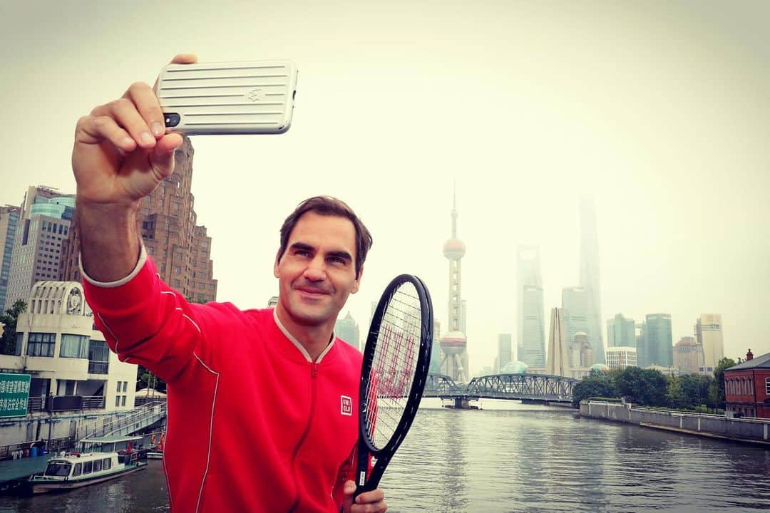 ロジャー・フェデラーさんのインスタグラム写真 - (ロジャー・フェデラーInstagram)「Every time I come back to Shanghai, I am stunned👀 by the Bund🇨🇳🎾🙂上海见！」10月7日 23時50分 - rogerfederer