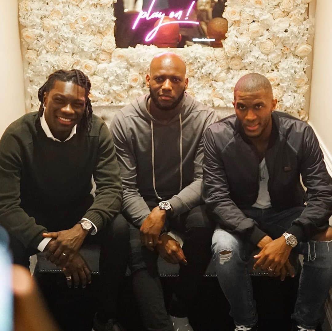ミカエル・シアニのインスタグラム：「Toujours un plaisir de retrouver mes buteurs 🐆 💪🏾🤓 @bafetimbigomis @anthonymodeste27 #Paris」